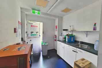 High-Profile St Lukes Retail -139sqm