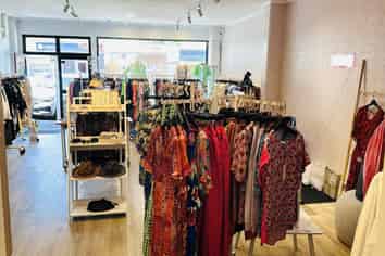 Prime shop unit for sale in Paraparaumu Beach!
