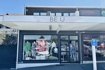 Prime shop unit for sale in Paraparaumu Beach!