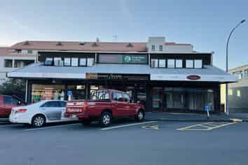 Prime shop unit for sale in Paraparaumu Beach!
