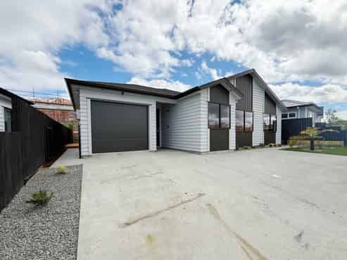 60 Tipu Crescent, Milldale