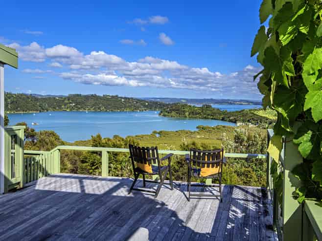 16 Lichen Grove, Russell