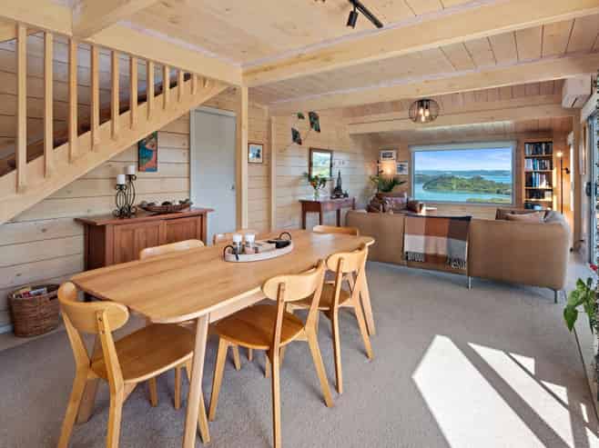 16 Lichen Grove, Russell