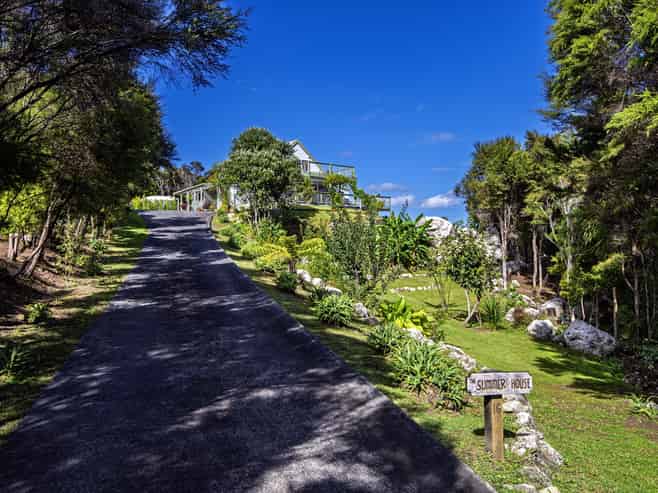 16 Lichen Grove, Russell