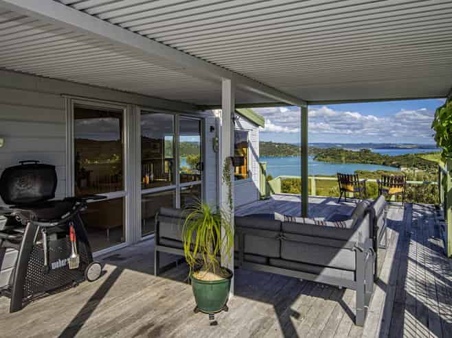 16 Lichen Grove, Russell