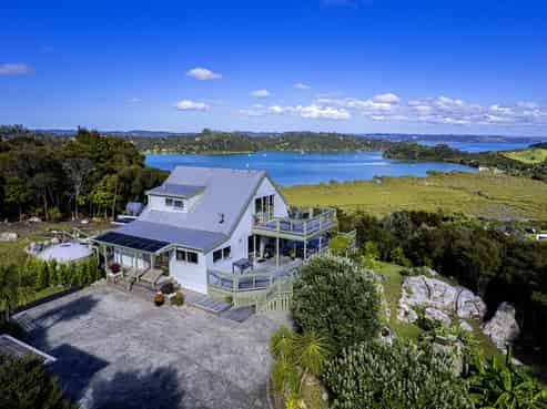 16 Lichen Grove, Russell