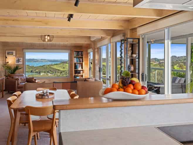 16 Lichen Grove, Russell