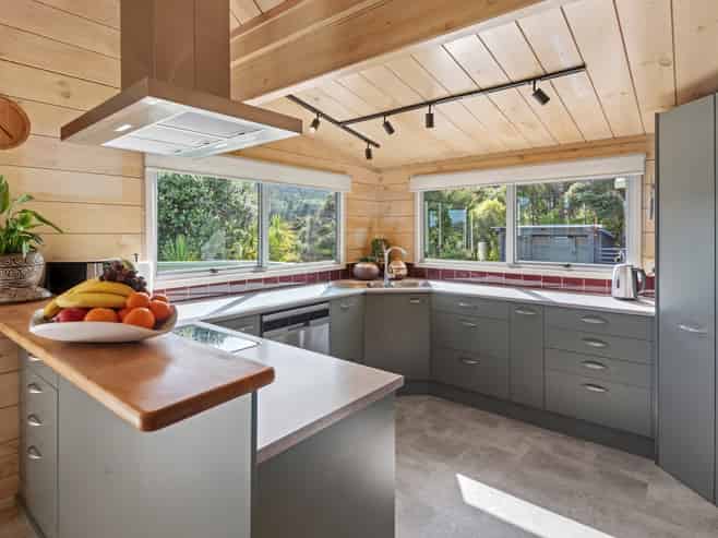 16 Lichen Grove, Russell