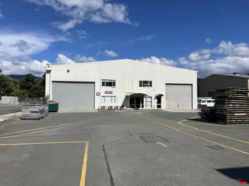 Prime Airport location- 2 Warehouses 