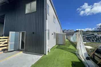 Self contained Riverhead office/studio