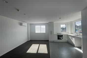 Self contained Riverhead office/studio