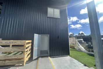 Self contained Riverhead office/studio