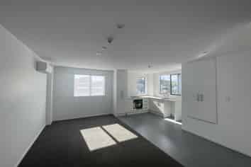 Self contained Riverhead office/studio