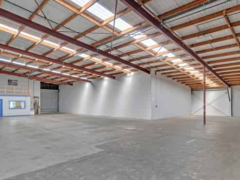 Dual tenancy warehouse – calling owner occupiers