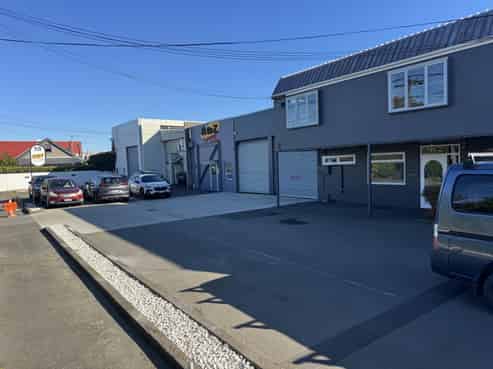 Dual tenancy warehouse – calling owner occupiers