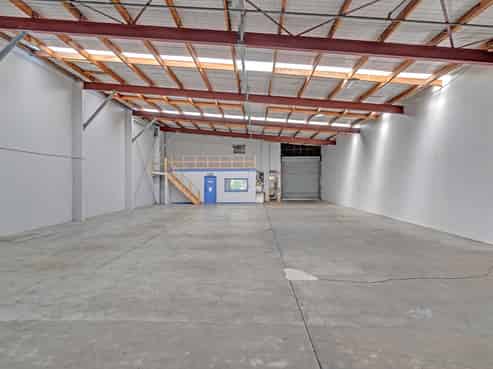 Dual tenancy warehouse – calling owner occupiers