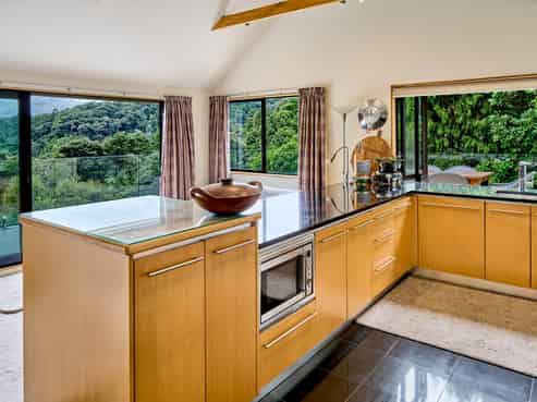 9 Whiorau Grove, Lowry Bay