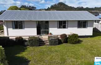 11 Hawk Hill Crescent, Cooks Beach