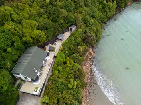 79 Tikao Bay Road, Wainui