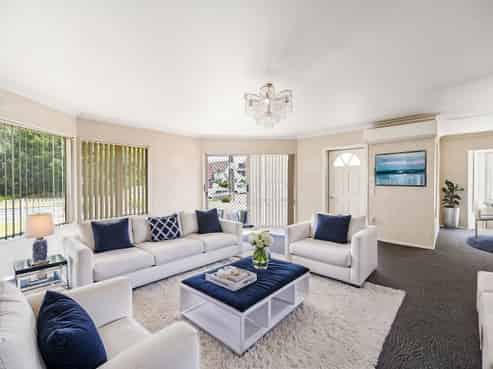 904 River Road, Queenwood