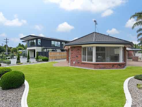 904 River Road, Queenwood