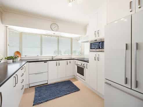 904 River Road, Queenwood