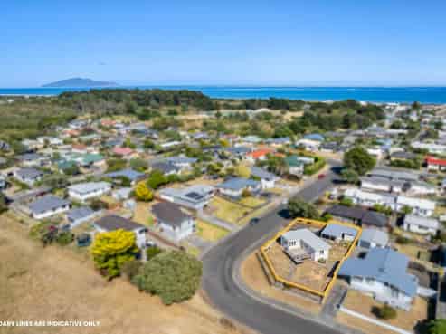 10 Robert Mckeen Street, Otaki Beach