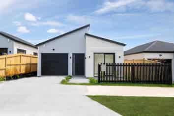   Whakairo Crescent, Gulf Harbour