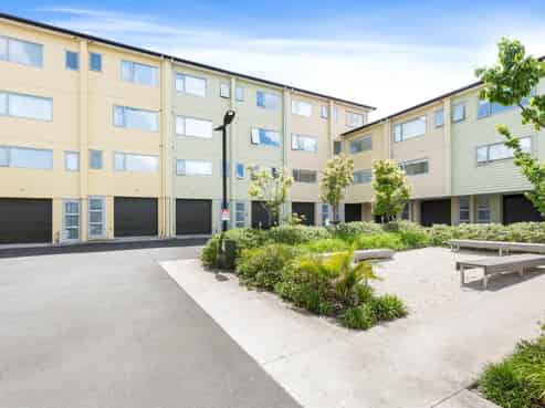 5/11 Ray Small Drive, Papakura
