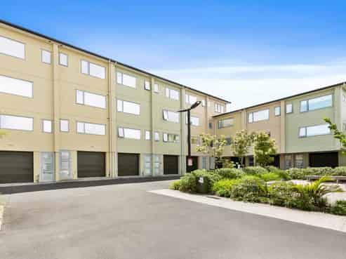 5/11 Ray Small Drive, Papakura