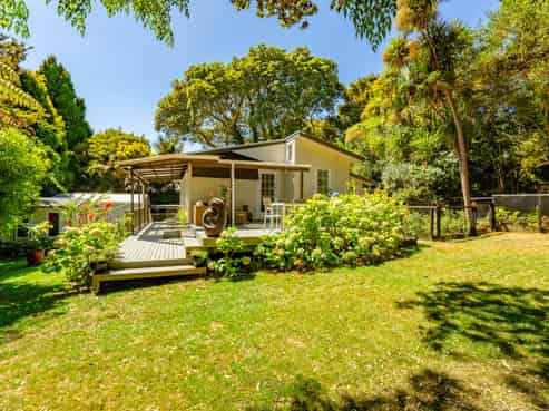 31 Tane Road, Laingholm