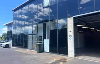 WAREHOUSE / OFFICE IN CENTRAL ROSEBANK LOCATION
