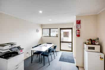 Onekawa Office for Investors / Owner Occupiers