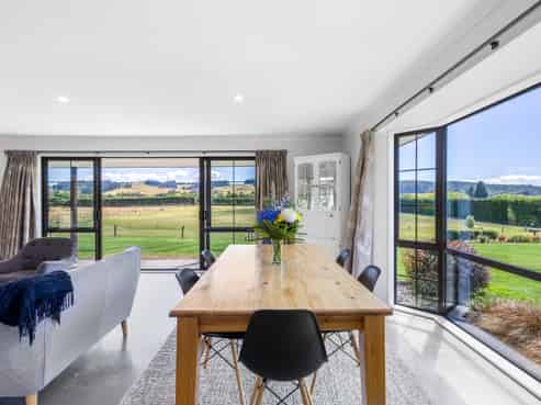 106 Davis Road, Cust