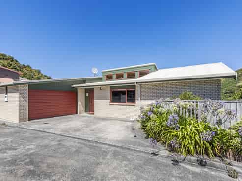 14A Domanski Crescent, Owhiro Bay