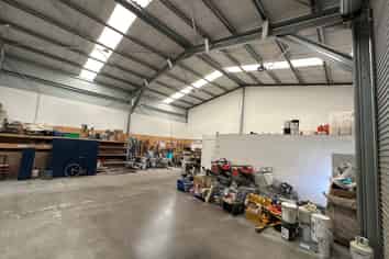 Modern high stud Industrial unit