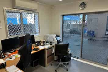 Modern high stud Industrial unit