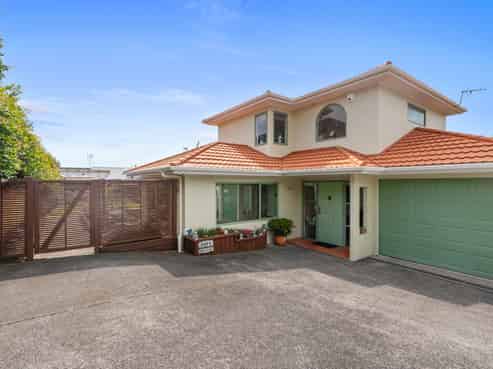 2/883 East Coast Road, Northcross