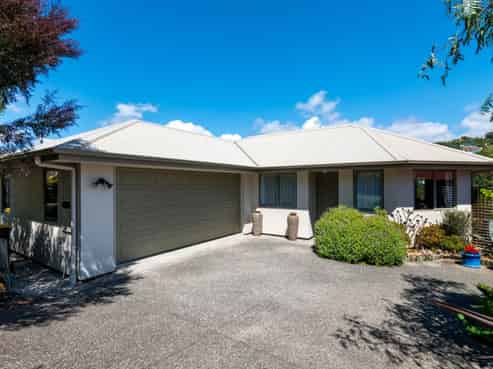 10 Valley Heights Road, Stepneyville