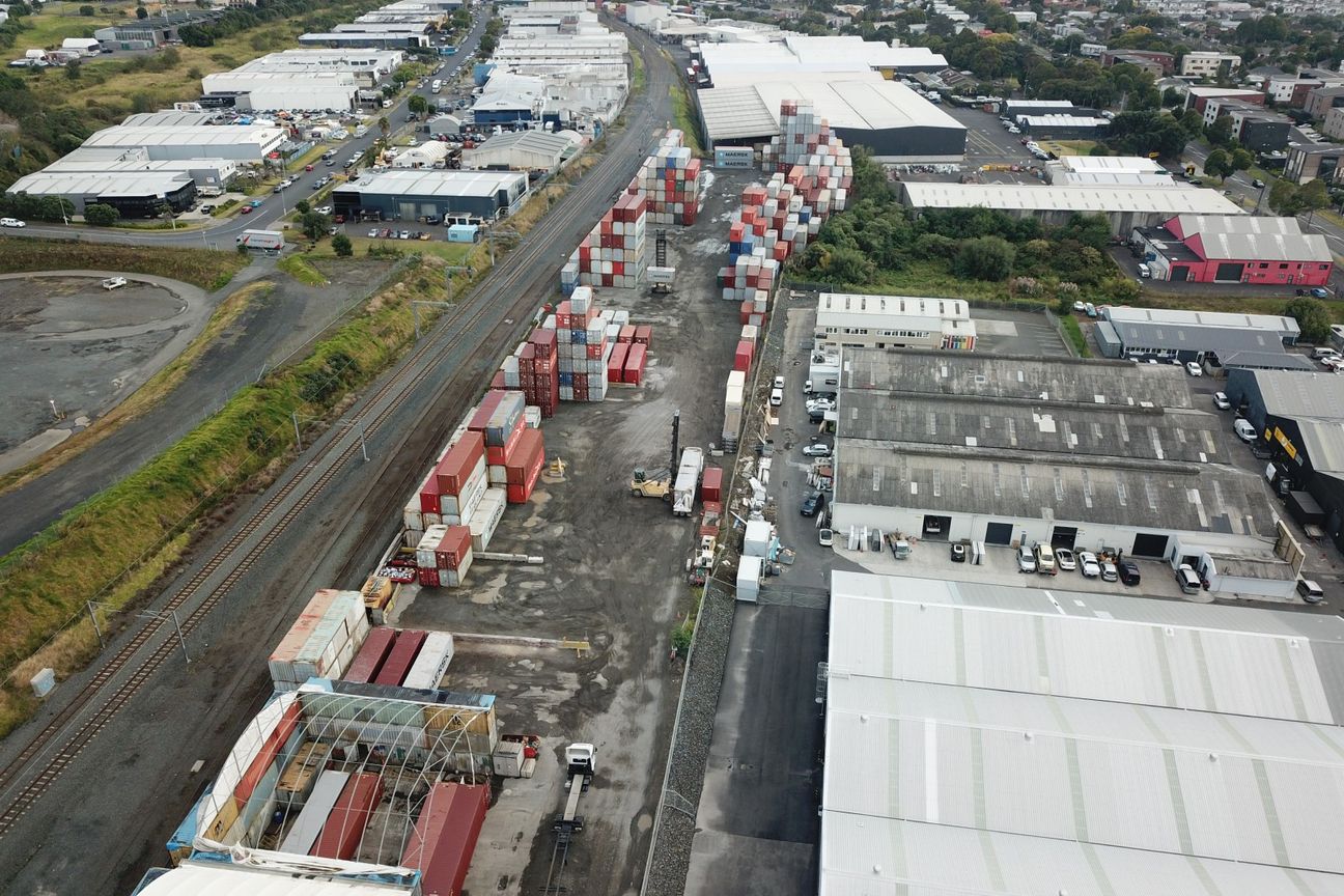 Affordable Panmure yard with warehouse - View 3