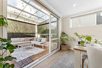 33 Sanremo Lane, Stanmore Bay