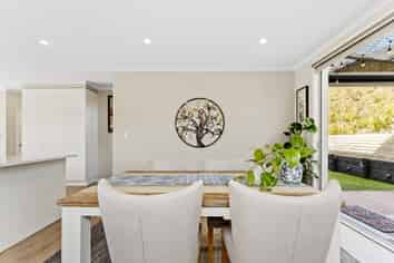 33 Sanremo Lane, Stanmore Bay