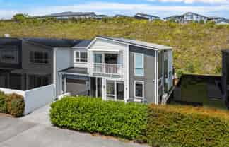 33 Sanremo Lane, Stanmore Bay