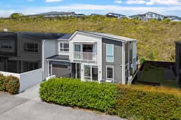 33 Sanremo Lane, Stanmore Bay