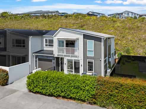 33 Sanremo Lane, Stanmore Bay