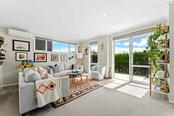 33 Sanremo Lane, Stanmore Bay