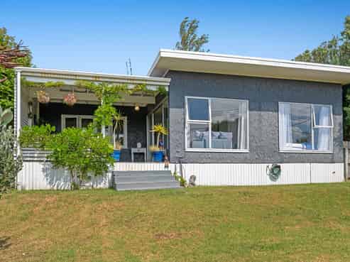 1/867 Beach Road, Waiake