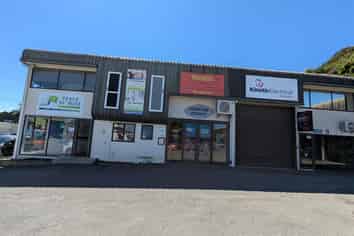 Smartest Modern Showroom available !