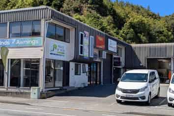 Smartest Modern Showroom available !