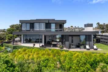 35 Cooneys Drive, Matua
